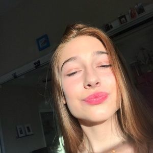 Meet your Posher, Amelia